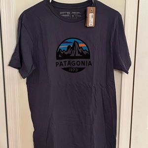 Men’s Patagonia t shirt, size medium slim fit, NWT
